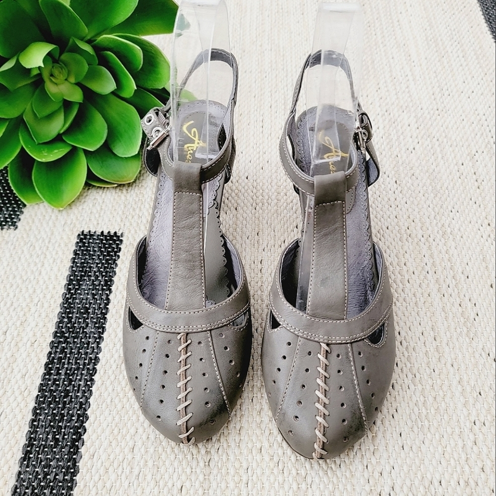 Anesha Leather Closed Toe T-strap Sandals